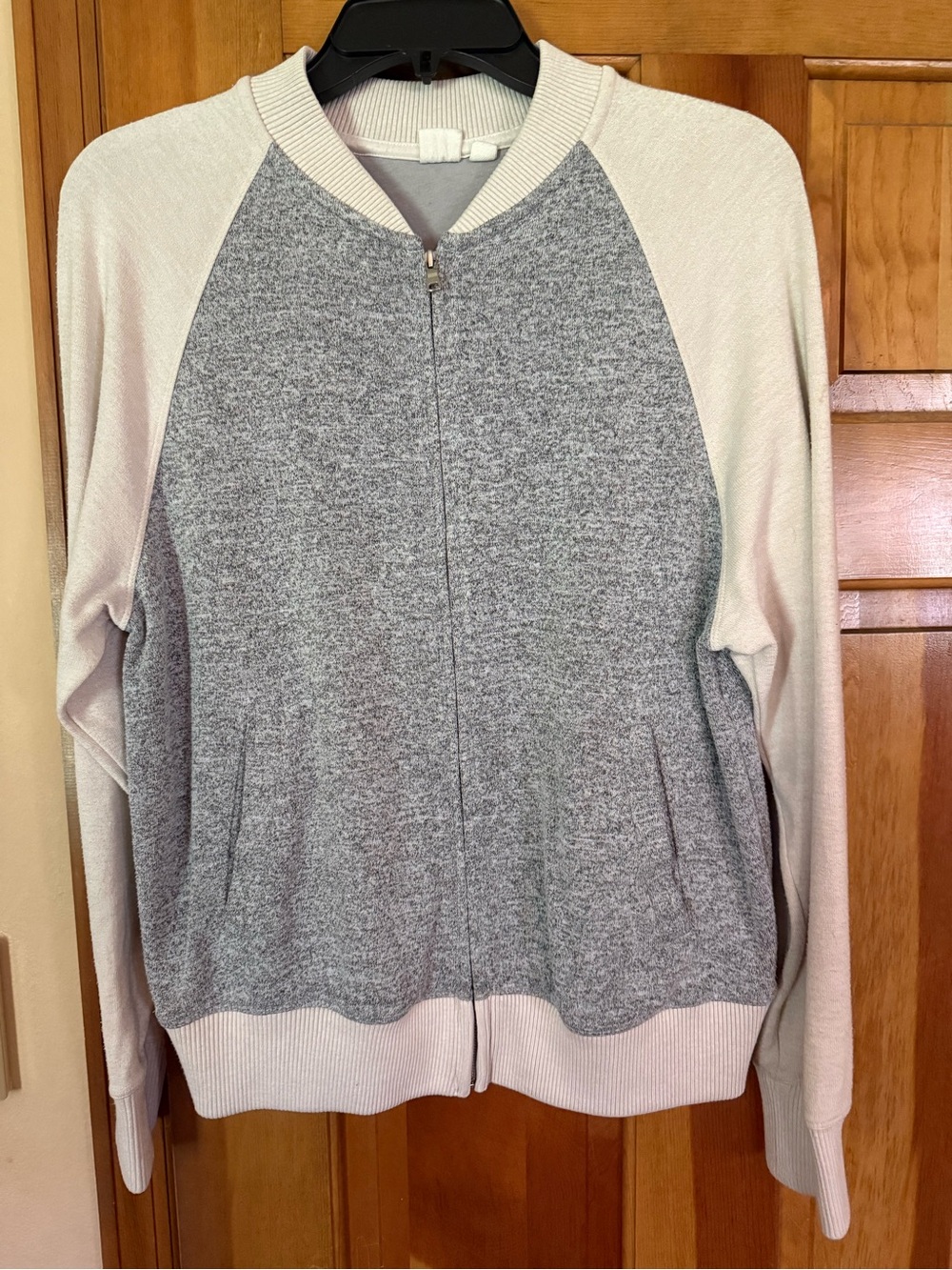 GAP Light Gray & Cream Crewneck Sweatshirt